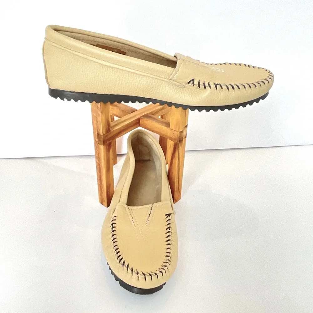 Womens Minnetonka moccasin shoes